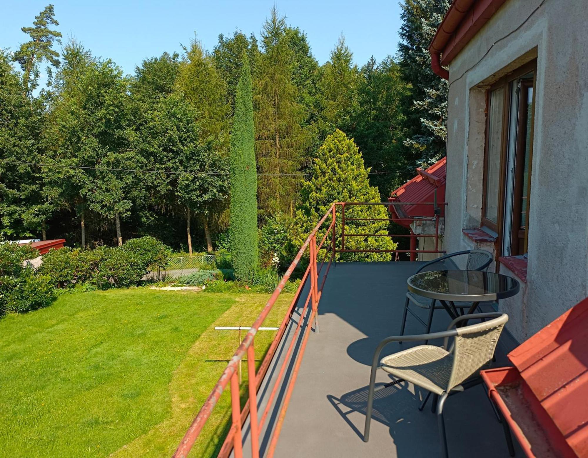 Apartman Za Lesem Červený Kostelec Esterno foto